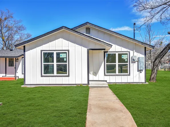 402 W College St, Jacksboro, TX 76458