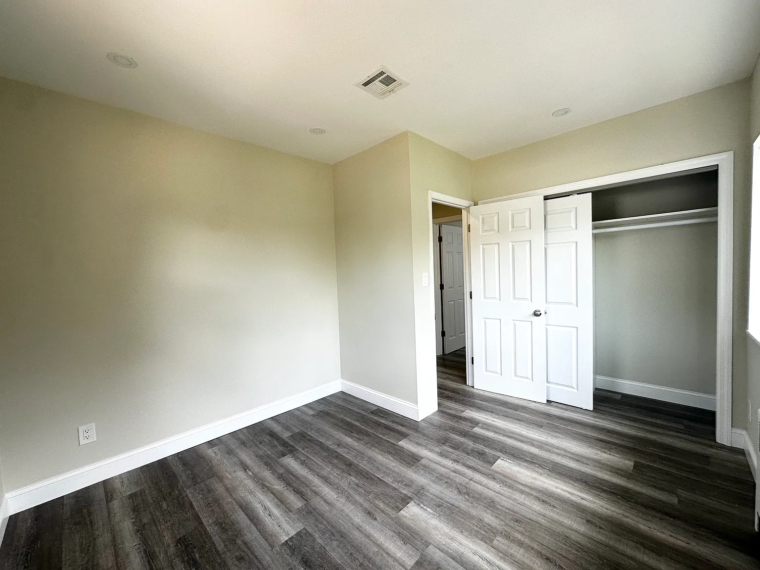 3 bed, 1600 sqft, $3,200 — Photo 4