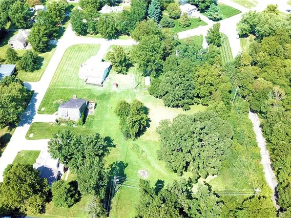 6410 Old Woodland Dr, Shawnee, KS 66218
