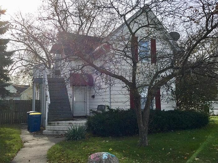 1st image of 215 E 7th St