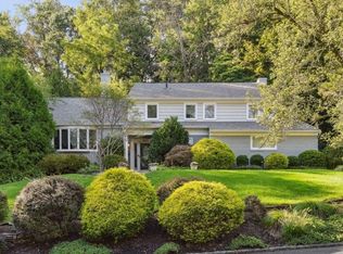 1000 Chimney Ridge Dr, Mountainside, NJ 07092