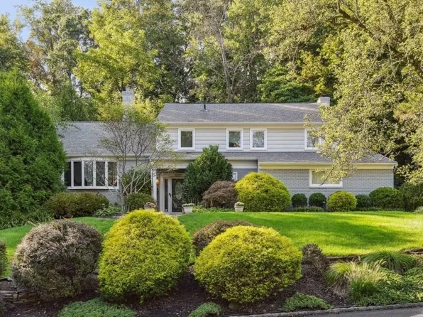 1000 Chimney Ridge Dr, Mountainside Boro, NJ 07092