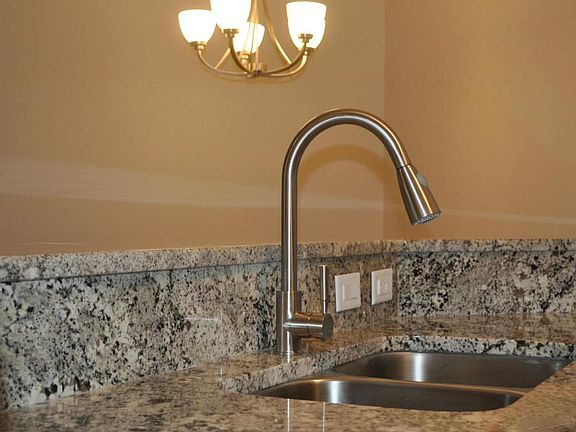 5th image of 100 Boardwalk Dr APT 833