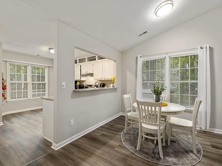144 Lake Hollow Cir — Photo 4