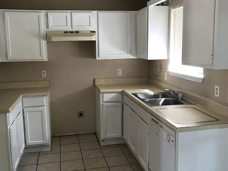 6916 Foxvalley Ln — Photo 2