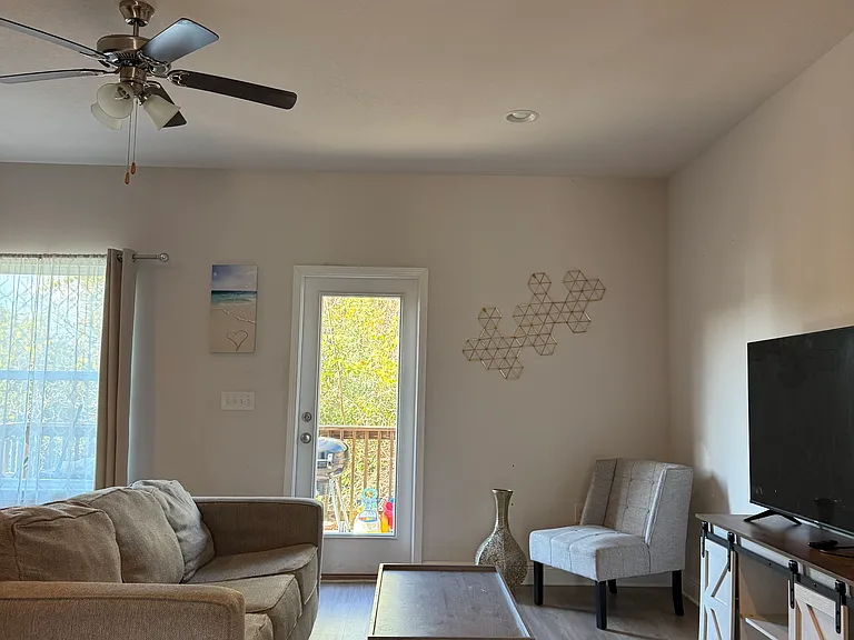 1887 Pointe Dr — Photo 8