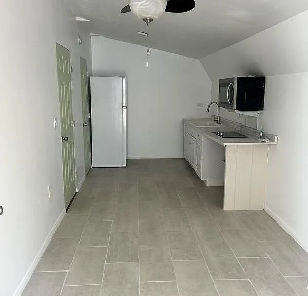 3714 Daisy St — Photo 2