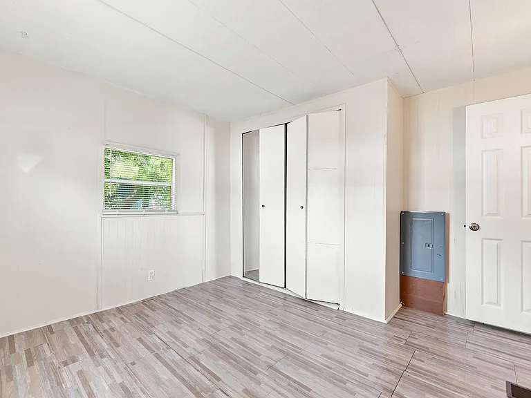 7205 Commons Blvd — Photo 12