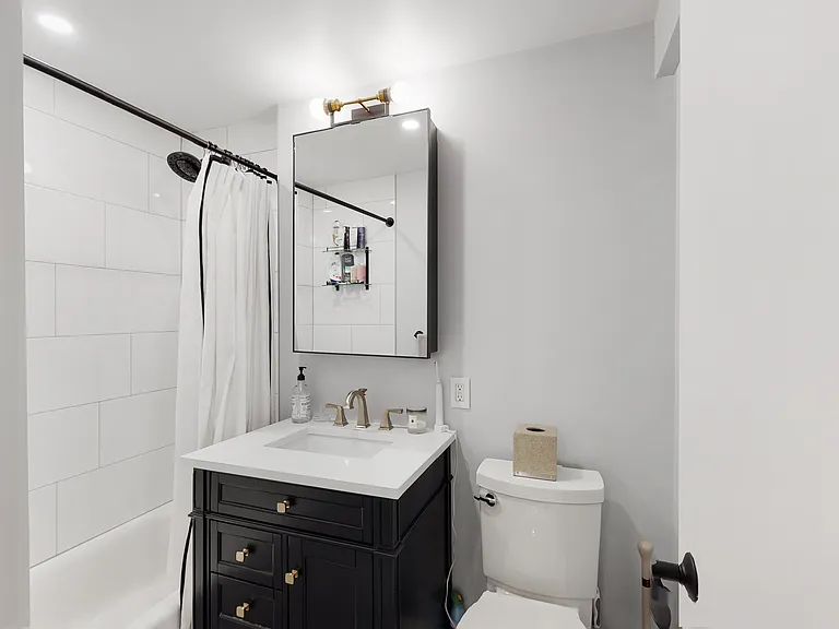 165 Christopher St #2X — Photo 10