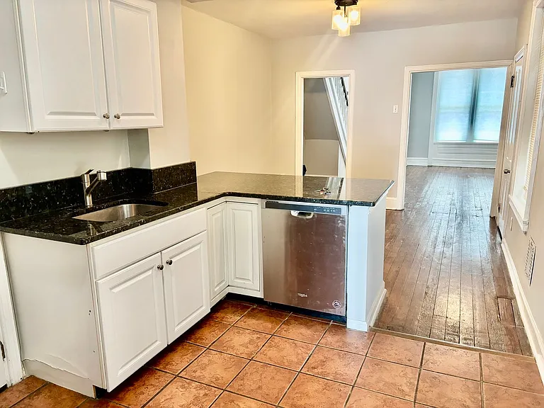 2503 Carpenter St — Photo 4