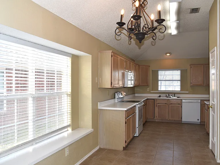 7025 Blalock Dr — Photo 8