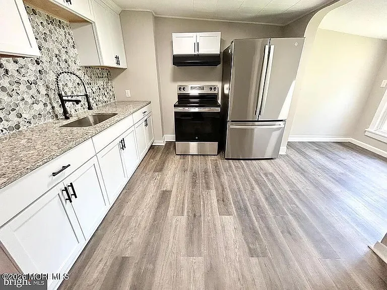 217 Wesley St — Photo 10