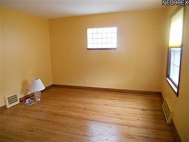4th image of 16209 Valleyview Ave