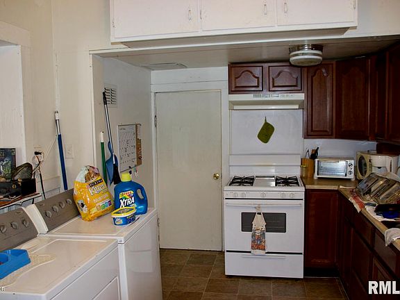 5th image of 210 E College St