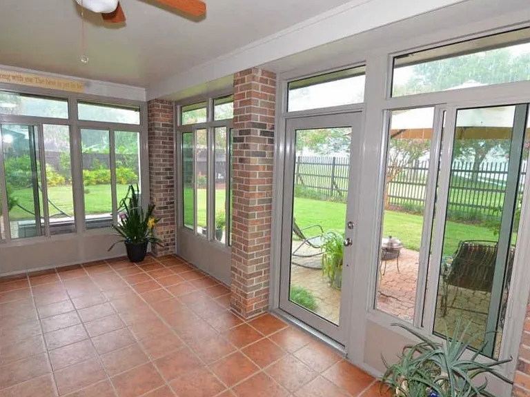 1205 Palisades Rd — Photo 2