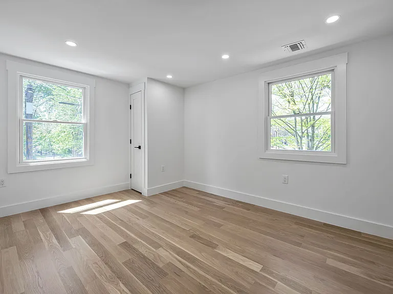 399 Gilbert St #399 — Photo 9