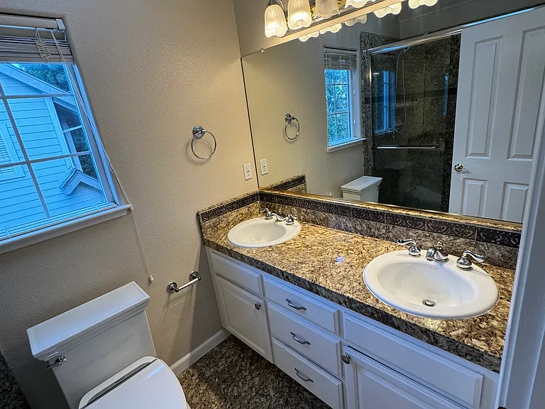 821 Moraga Dr — Photo 12