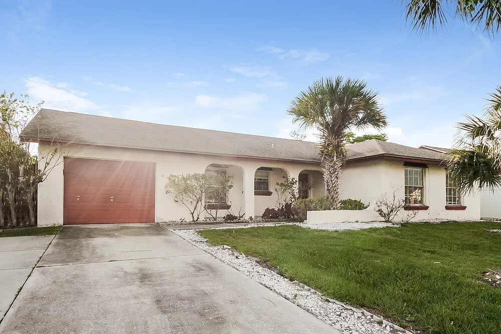 3 bed, 2.0 bath, 1340 sqft, $2,265 — Photo 3