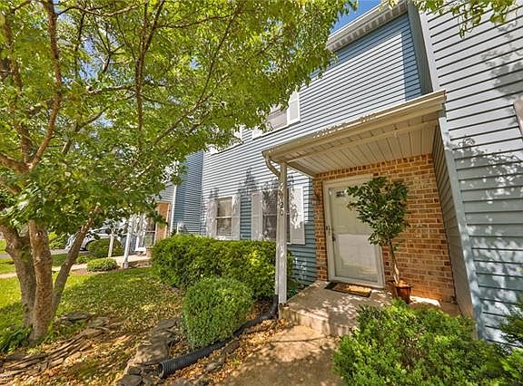 2nd image of 20 Bennington Ct