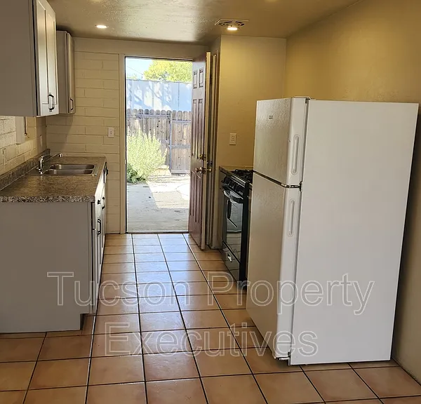 3131 N Treat Ave E — Photo 5