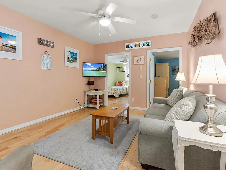 6 Ashworth Ave #1 — Photo 20