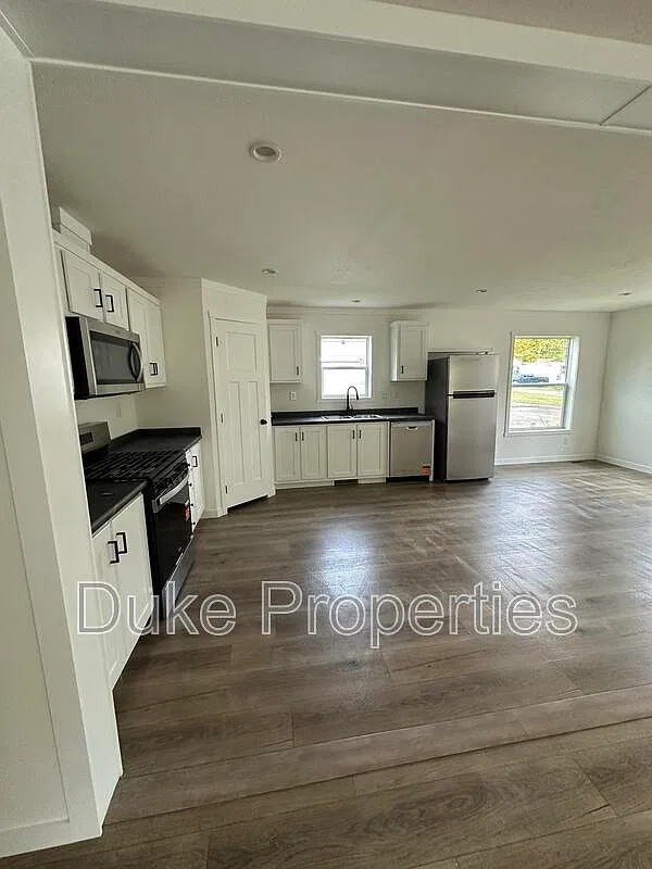 3 bed, 2.0 bath, $1,995 — Photo 4
