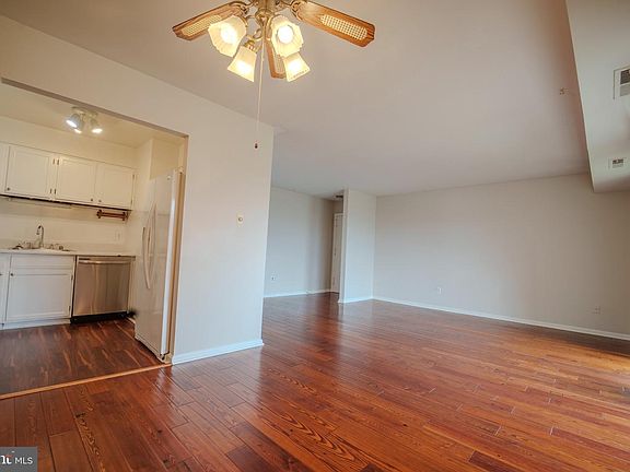 5th image of 6147 Edsall Rd APT N