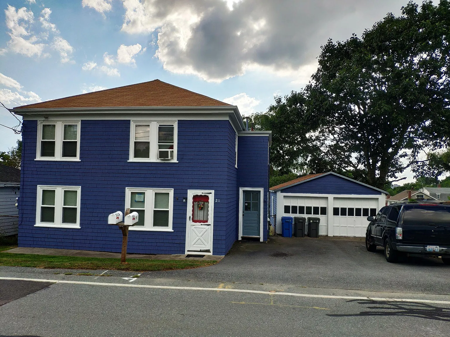 2 bed, 650 sqft, $2,100 — Photo 1