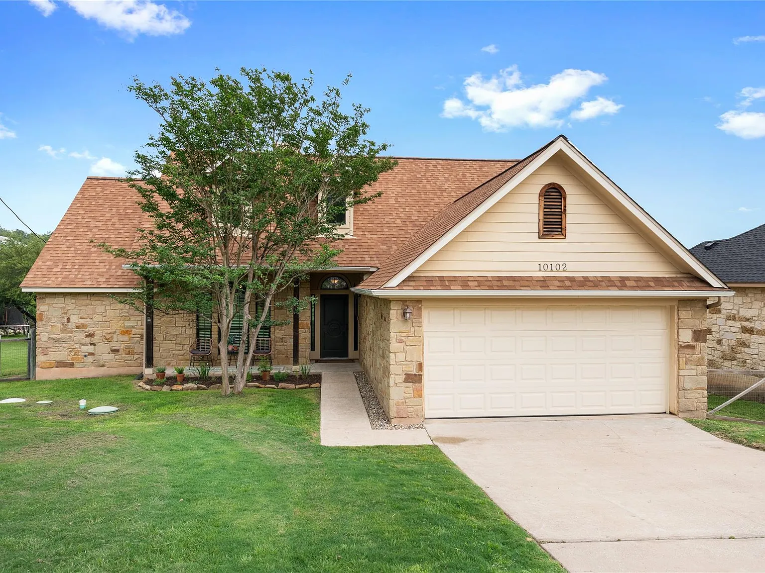 3 bed, 2.0 bath, 1428 sqft, $2,395 — Photo 3