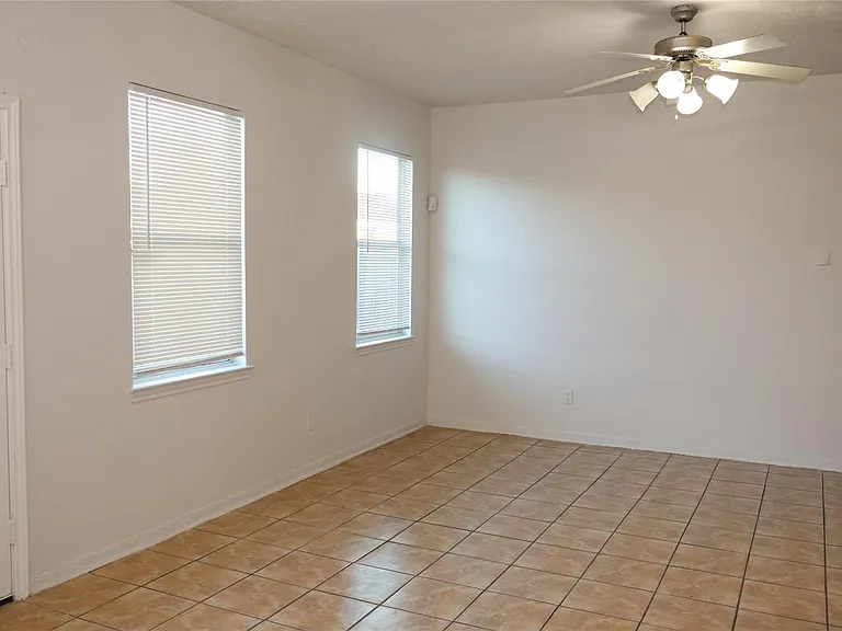 15931 Winston Point Ln — Photo 4