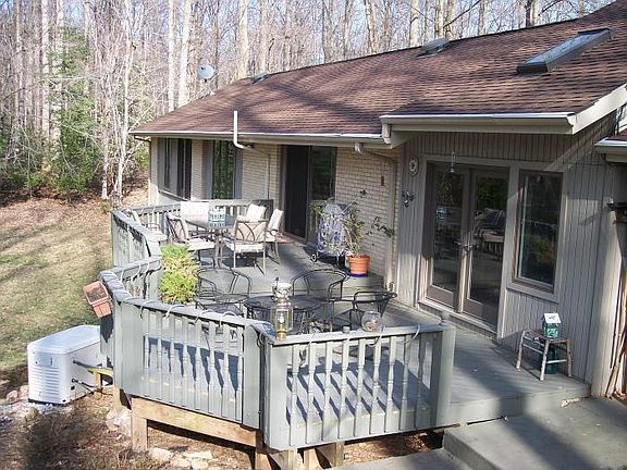 Large deck in the back