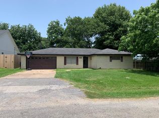 3006 Madison St, Nederland, TX 77627
