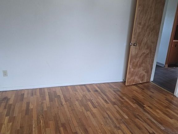 5th image of 1210 Elm St #5