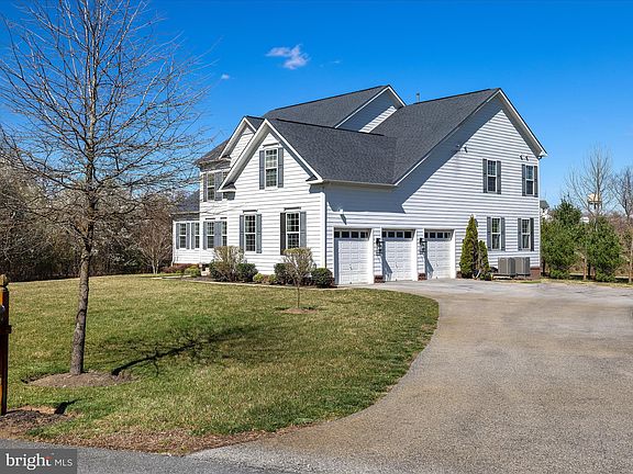3rd image of 16100 Stratford Estates Dr
