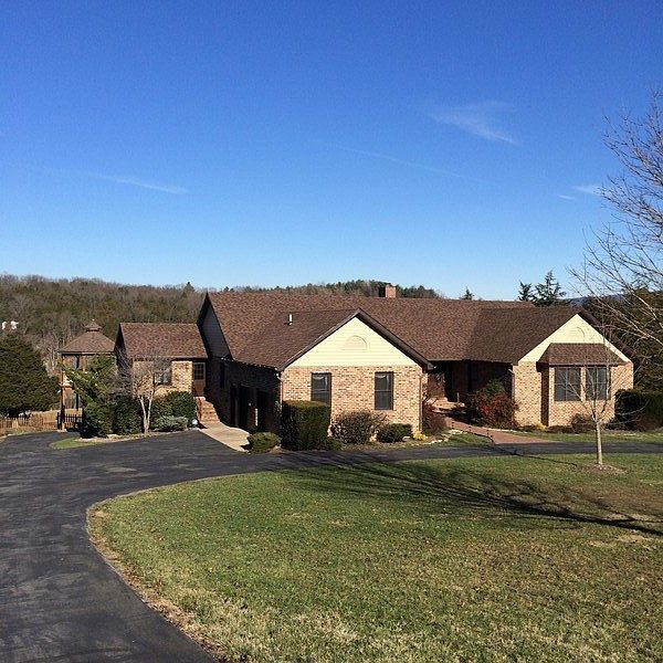 1st image of 364 Cliffside Dr