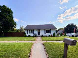 322 Dewey St, Cassville, WI 53806