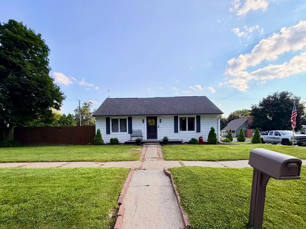 322 Dewey St, Cassville, WI 53806
