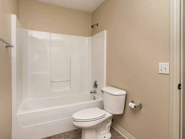 4040 Glenstone Ter — Photo 13