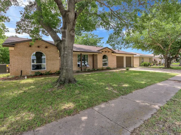 7616 Circle Dr, North Richland Hills, TX 76180
