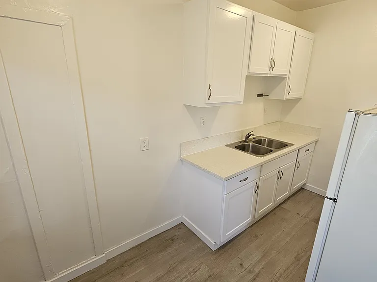 1750 S Longwood Ave #11 — Photo 5