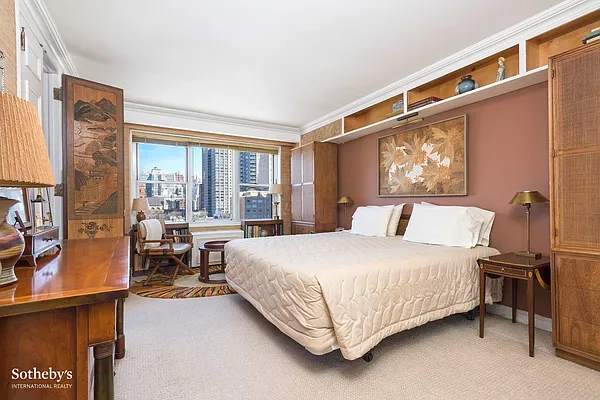 Sold by Sotheby's International Realty | media 18