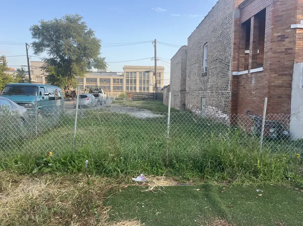 4004 W Grenshaw St, Chicago, IL 60624