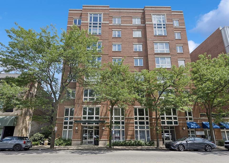 1st image of 811 Chicago Ave