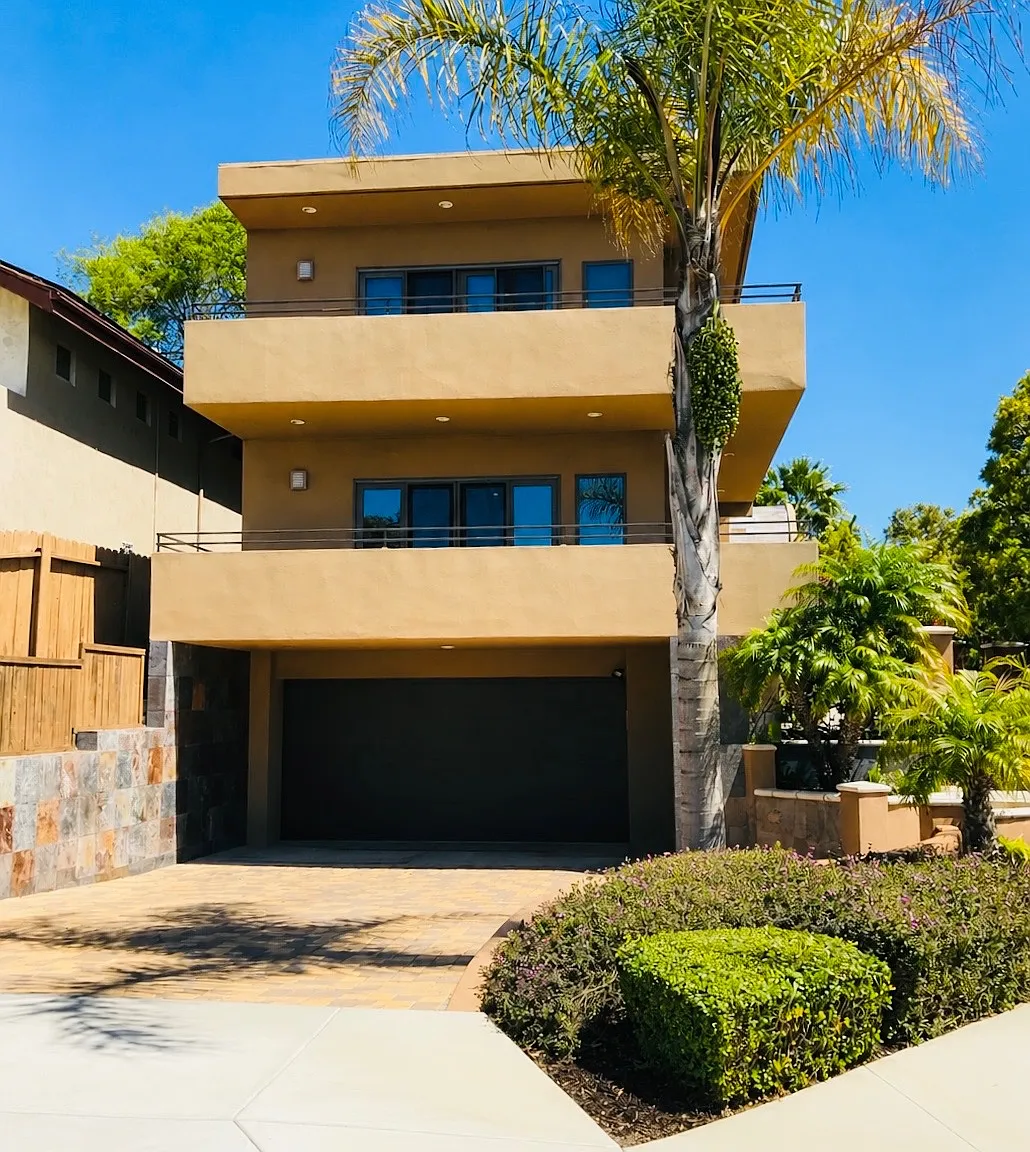 4 bed, 3.5 bath, 3000 sqft, $9,800 — Photo 1