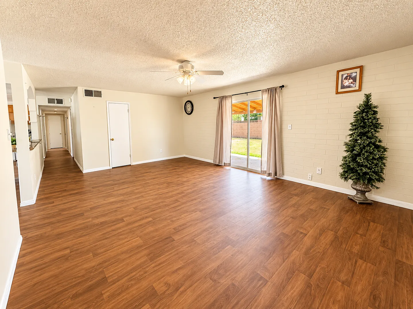 Nice 4 bedroom 2 bath home! — Photo 2