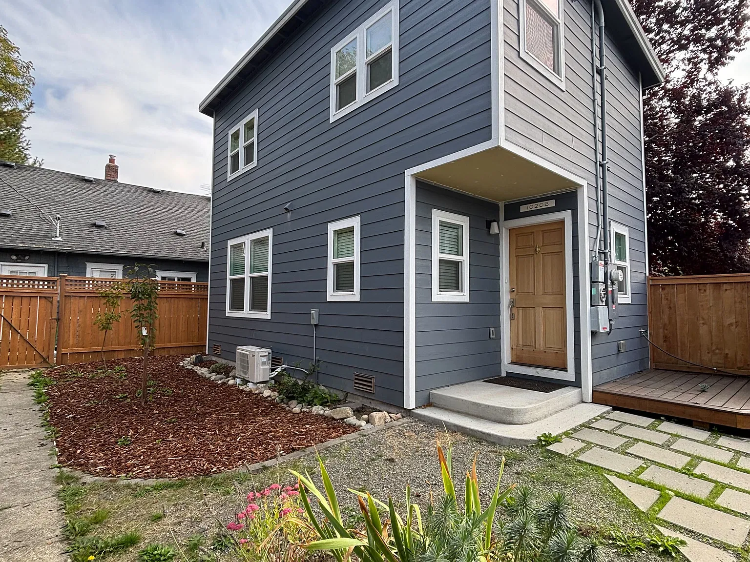2 bed, 1.5 bath, 756 sqft, $1,950 — Photo 2