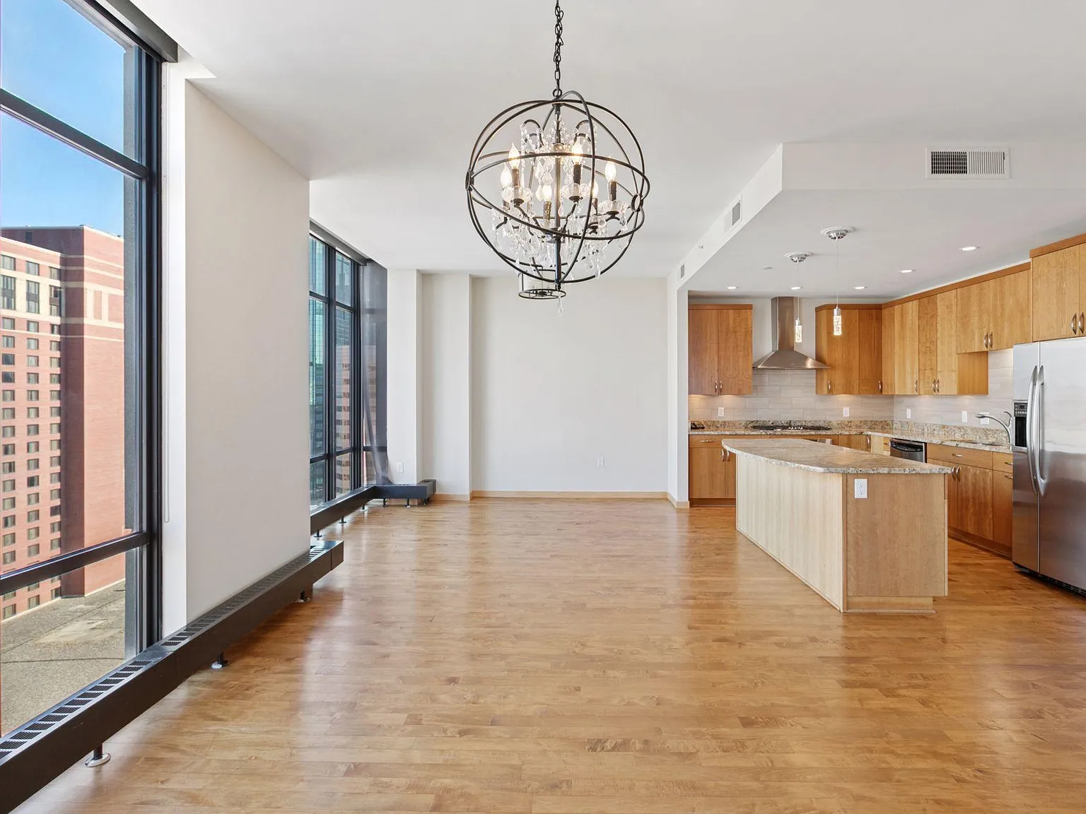 2 bed, 2.0 bath, 1995 sqft, $3,895 — Photo 4