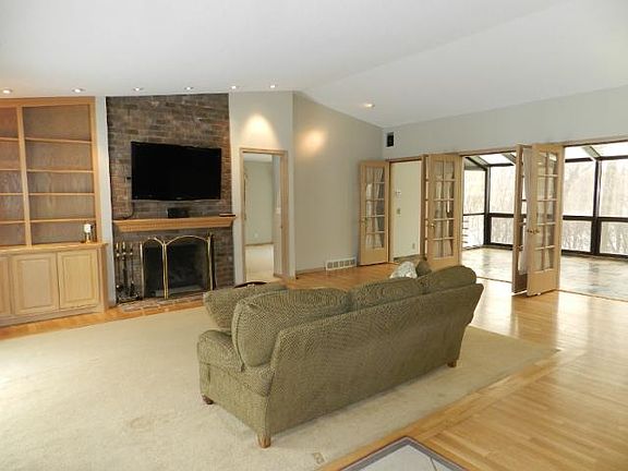 4th image of 15225 160th St E