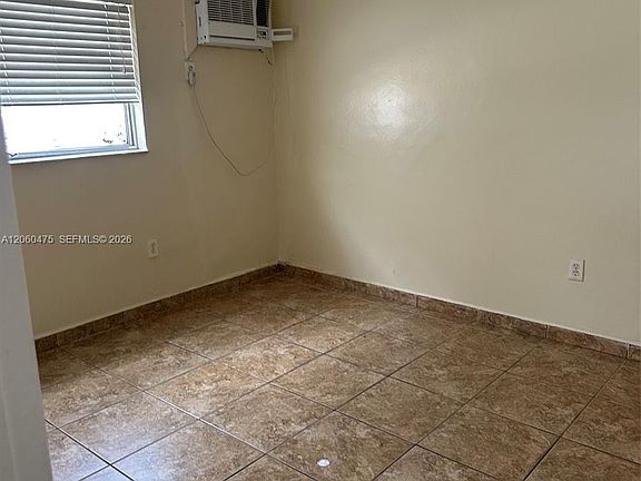 5th image of 238 SW 18th Ave APT 2