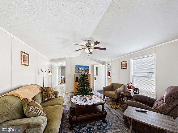 5th image of 32295 Briarwood Ln